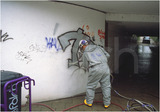 Удаление граффити со стен